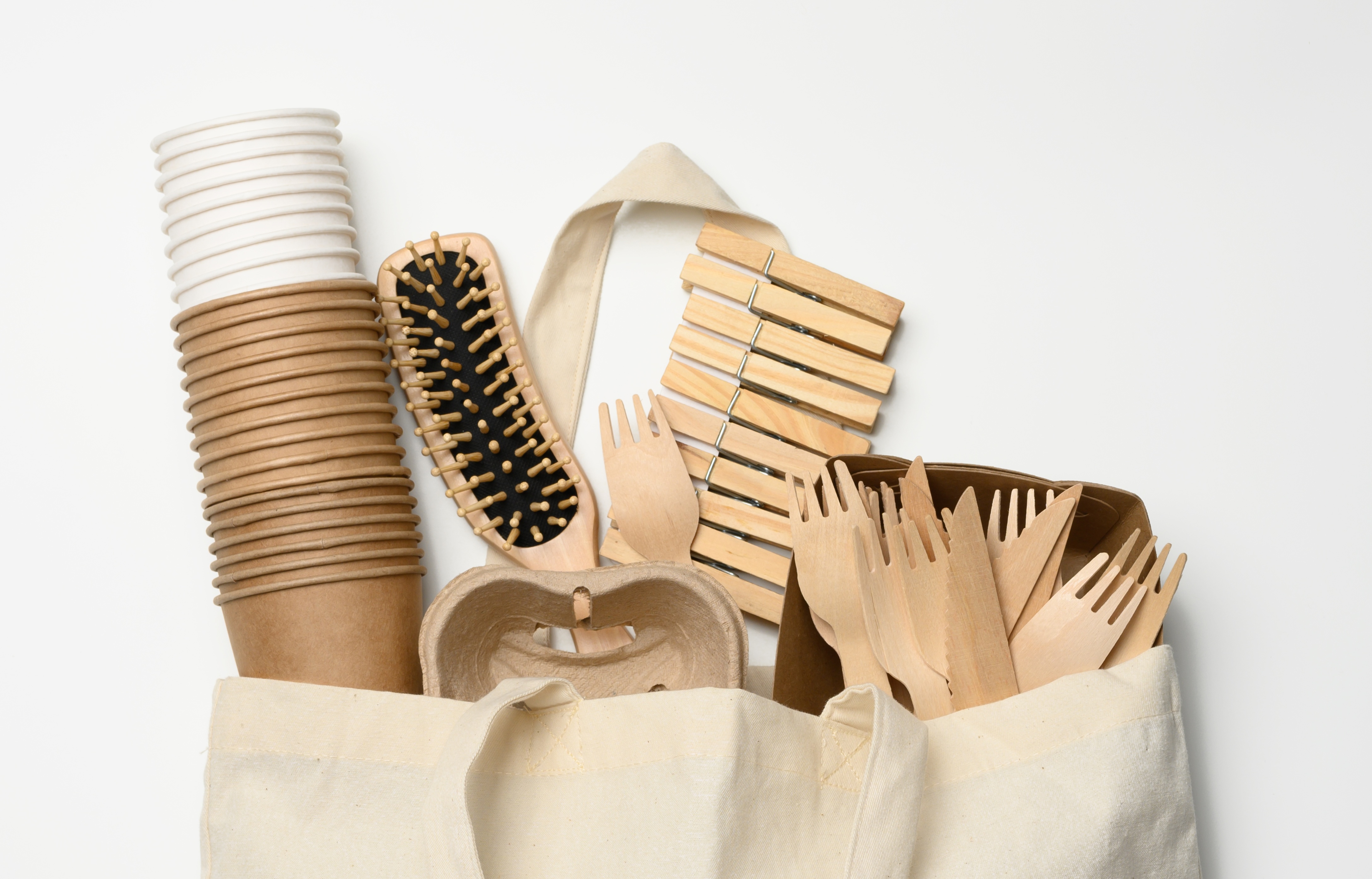 刺绣丝绸围巾，中国传统花卉图案，色彩鲜艳，丝绸光泽质感